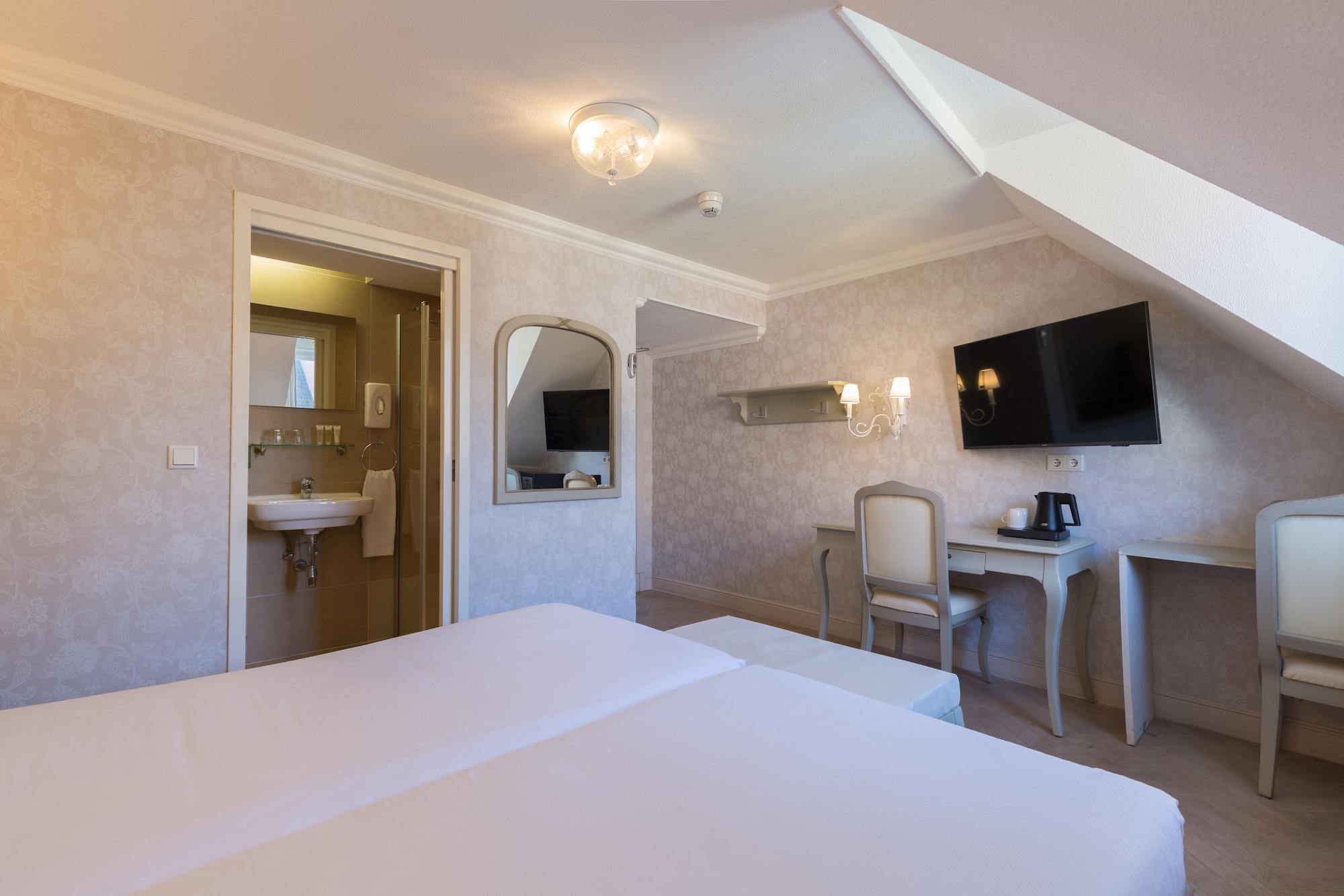 COMFORT, DOUBLE BED