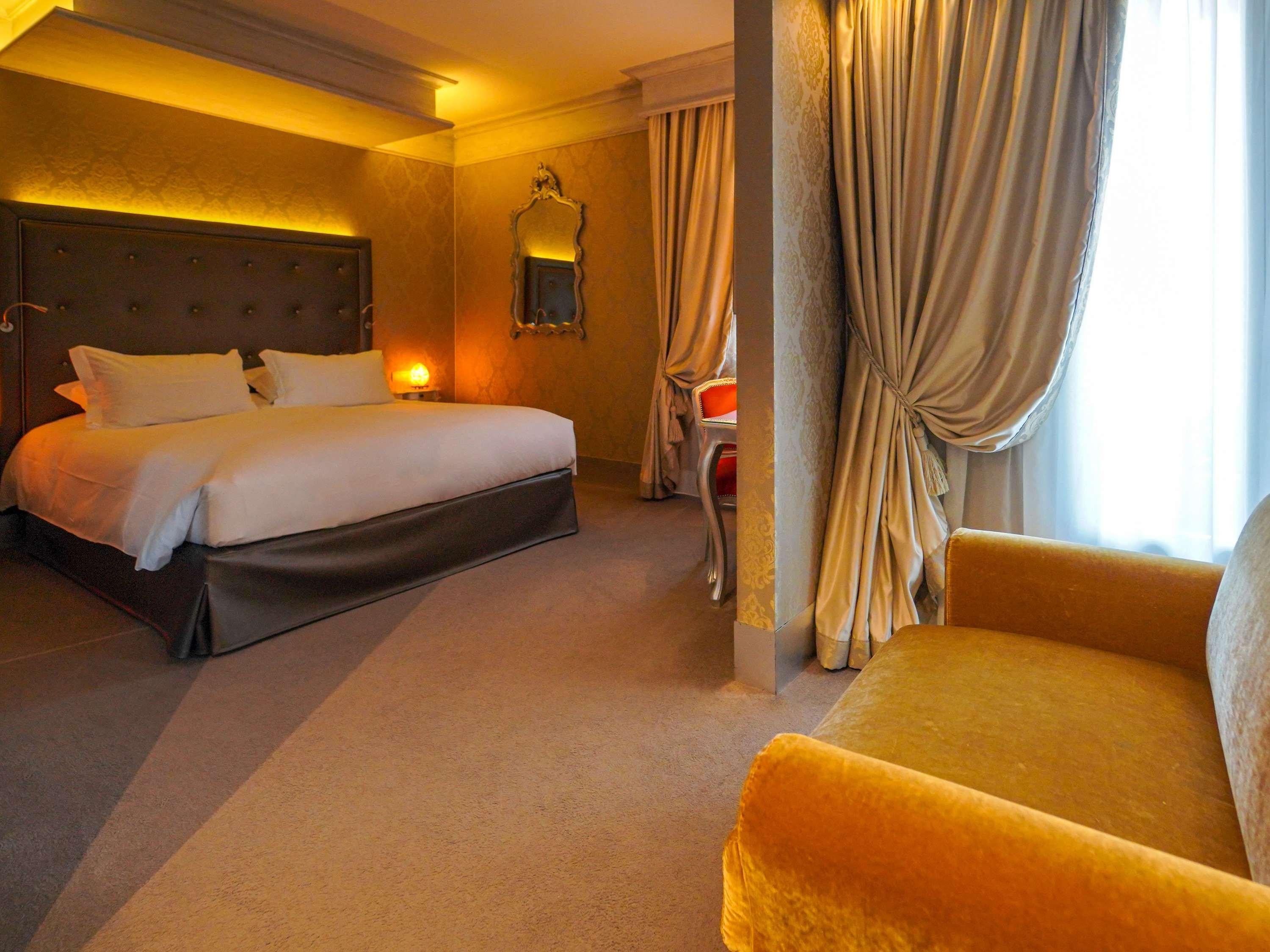 DELUXE, TRIPLE, DOUBLE OR TWIN BED, CANAL VIEW, BALCONY