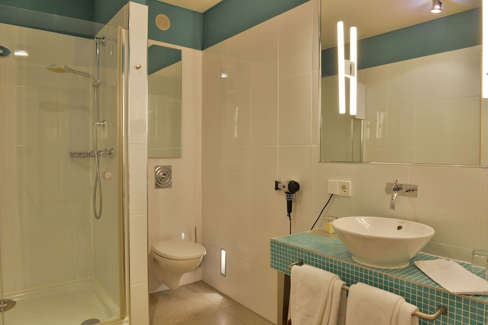 Hotel Santo 12/48