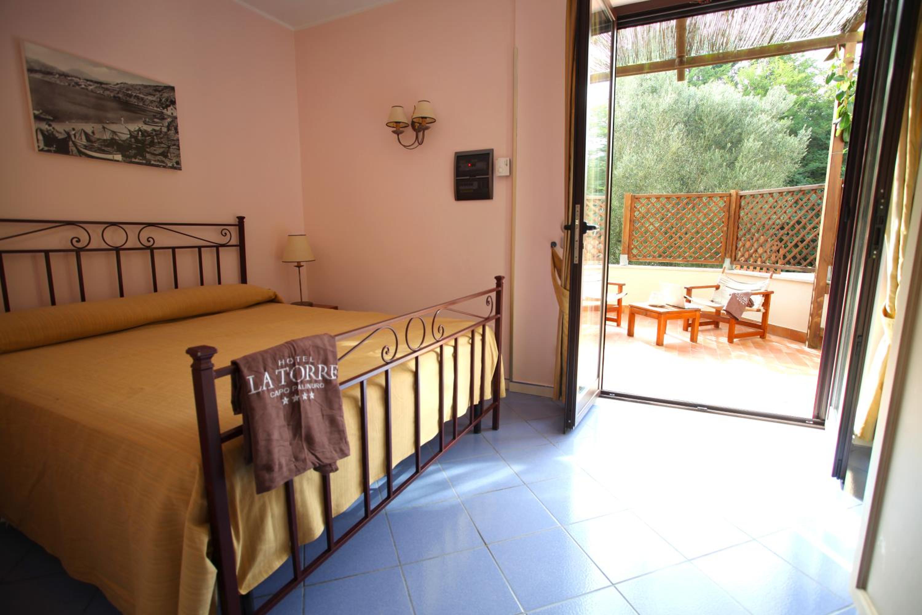 غرفة ثلاثية، Hotel La Torre 6/10
