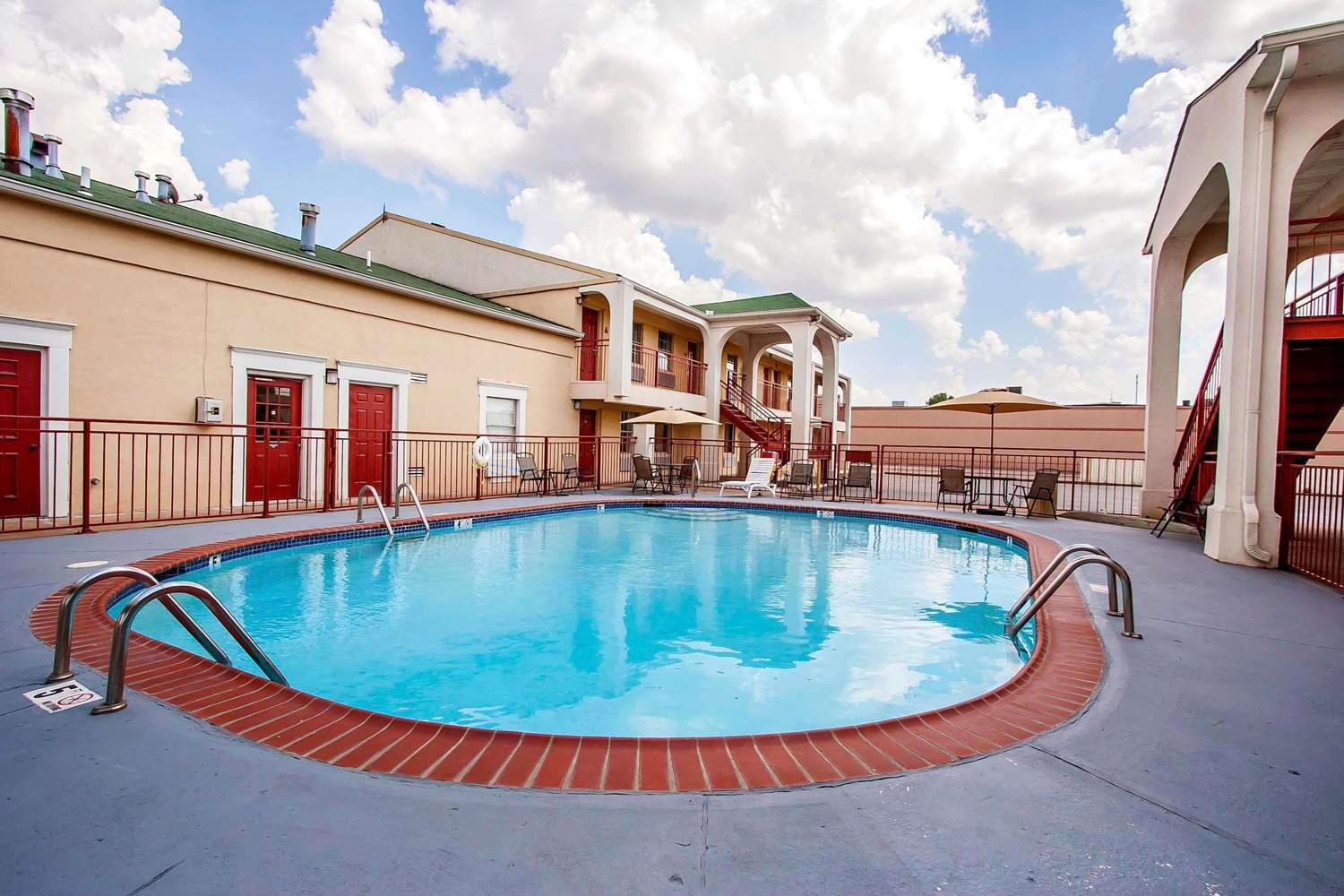 Quality Inn & Suites Covington 24/24