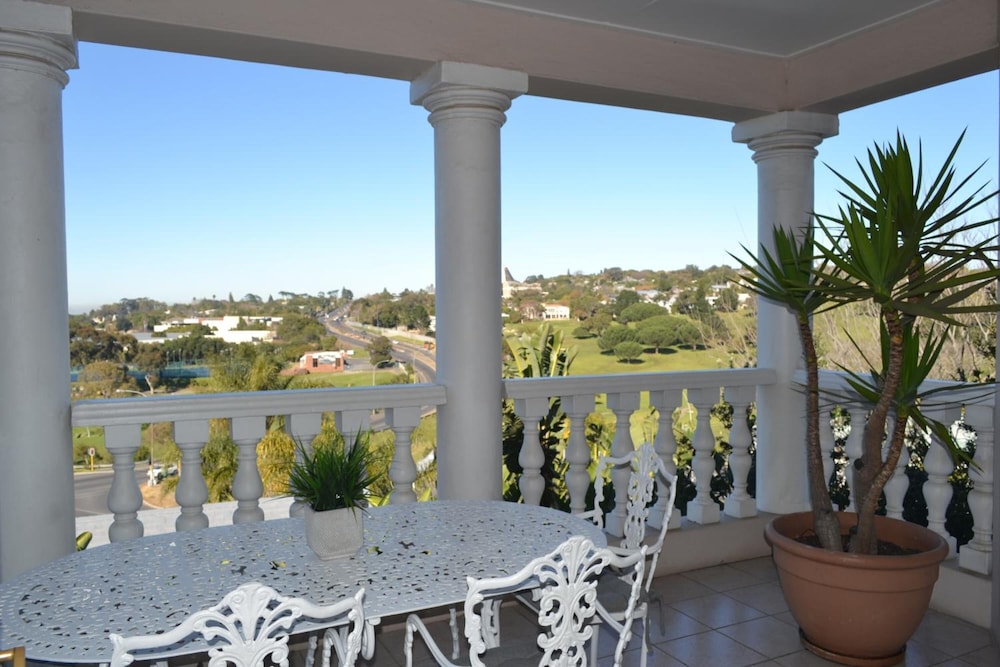 Bell Rosen Guesthouse 1/68