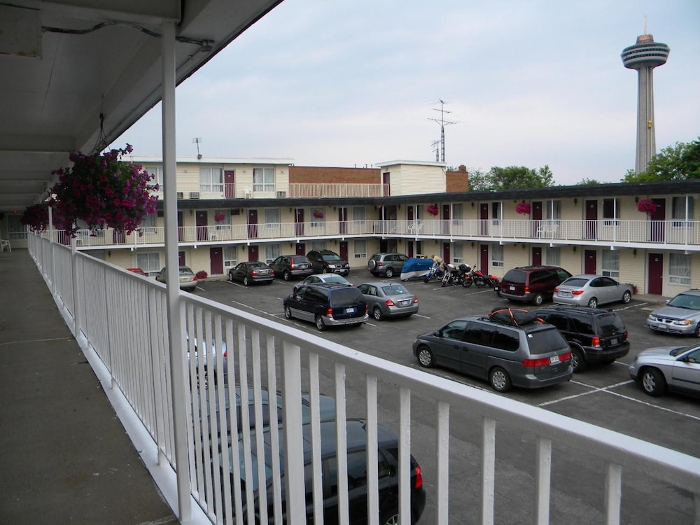 Fairway Inn by the Falls 38/44