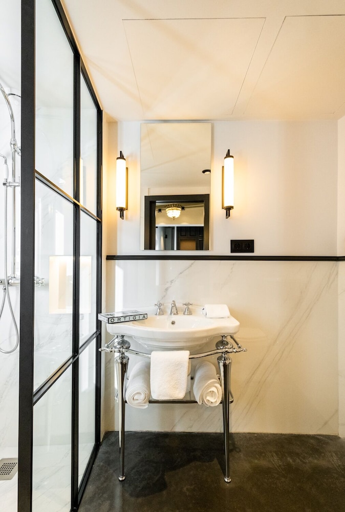 Casa Canovas Boutique Hotel 47/50