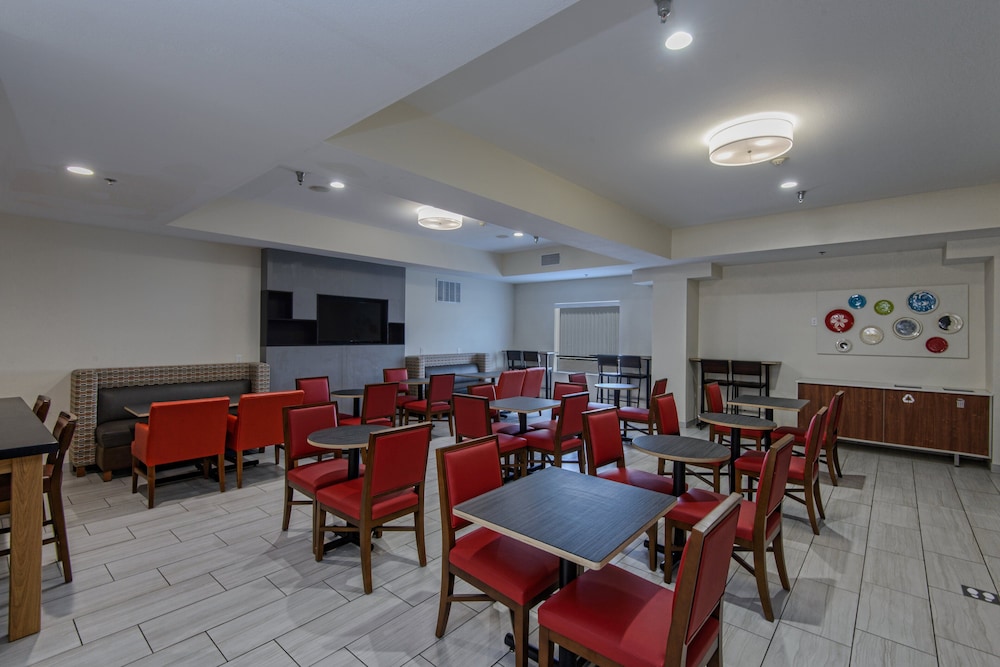 Holiday Inn Express Hotel & Suites Corpus Christi 43/44