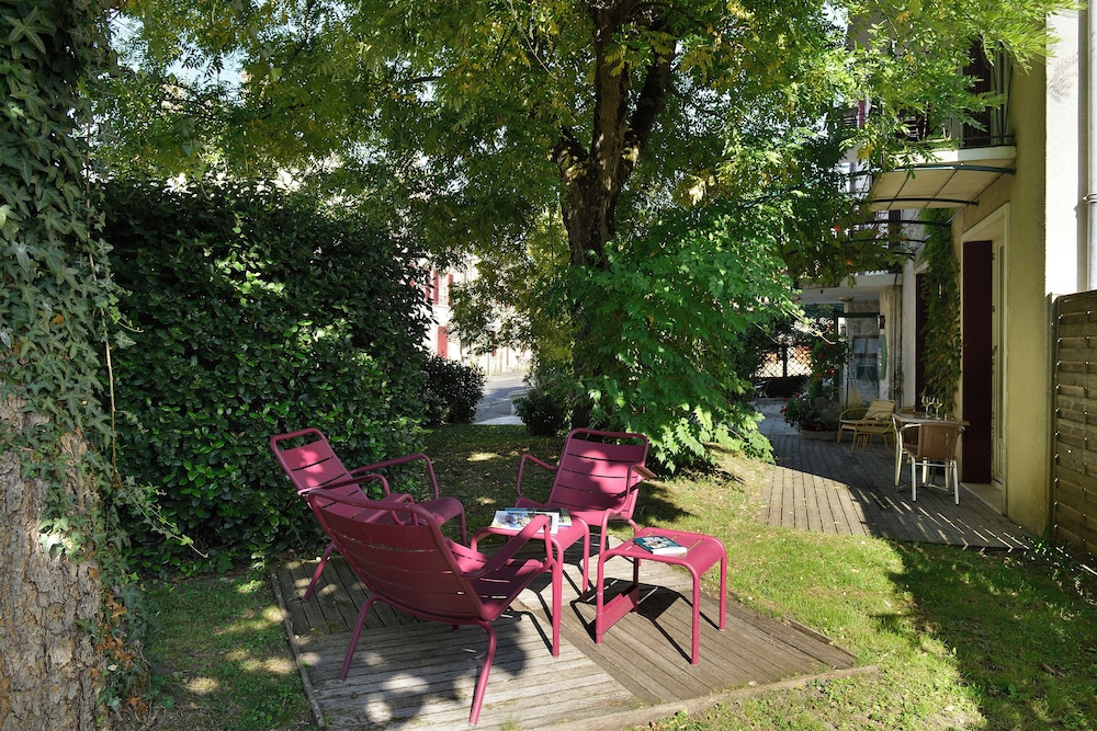 HOTEL LE SAINT CYR 37/41