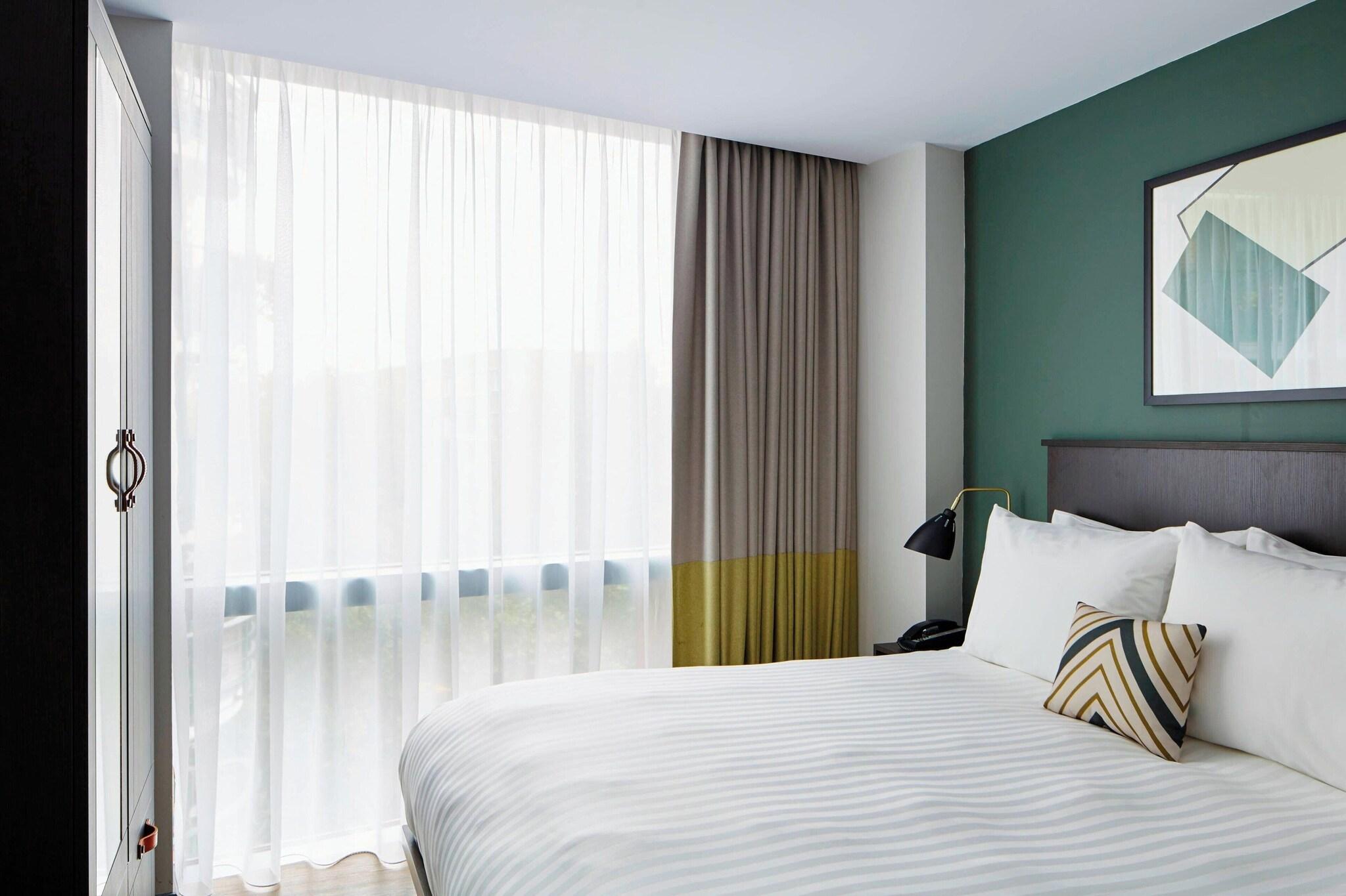 2 Bedrooms, Suite