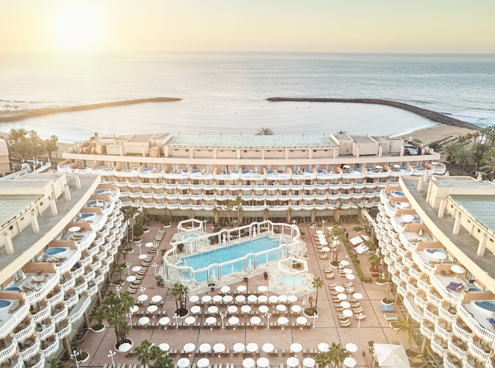 Cleopatra Palace Hotel 59/61