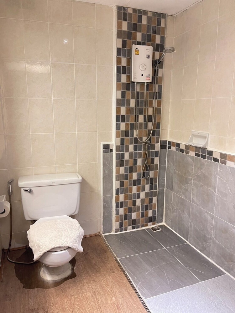 Tapae Place Hotel 38/39
