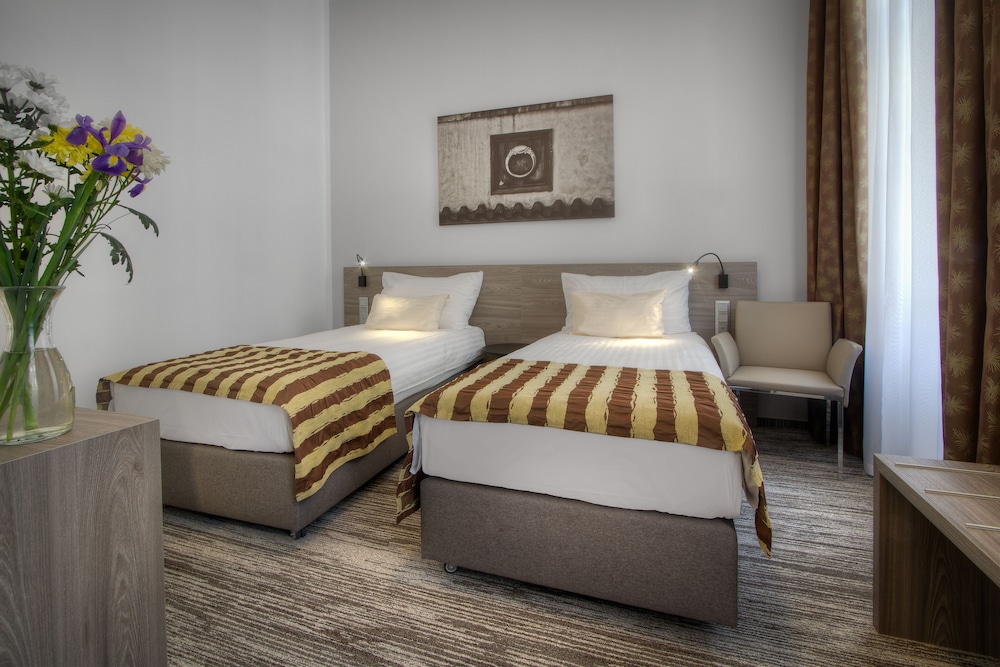 Hotel Pav 28/63