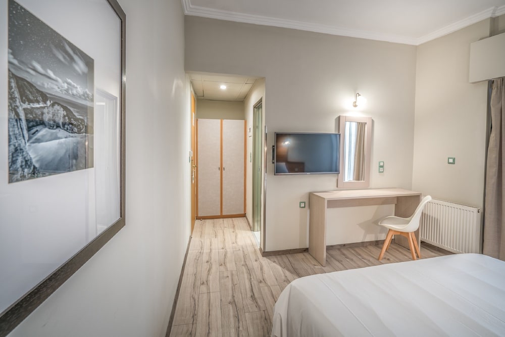 Phoenix Hotel 19/70