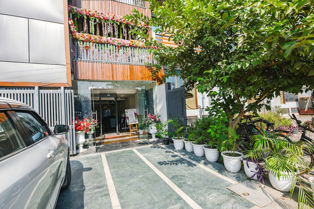 FabHotel Prime Apple Tree Residency, Sector 13 Dwarka, New Delhi 23/24