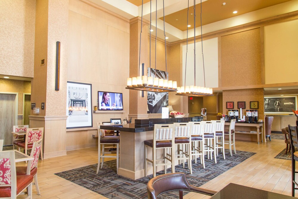 Hampton Inn Suites Dodge City 35/38
