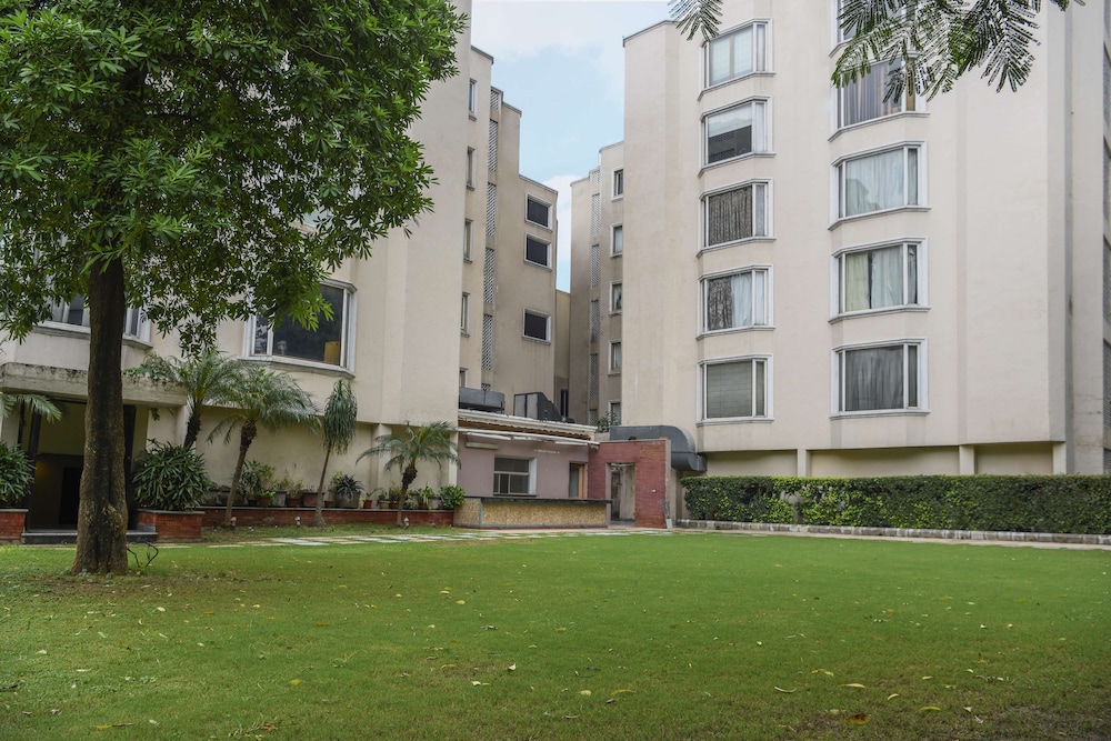 Sarovar Portico Surajkund Faridabad 36/38