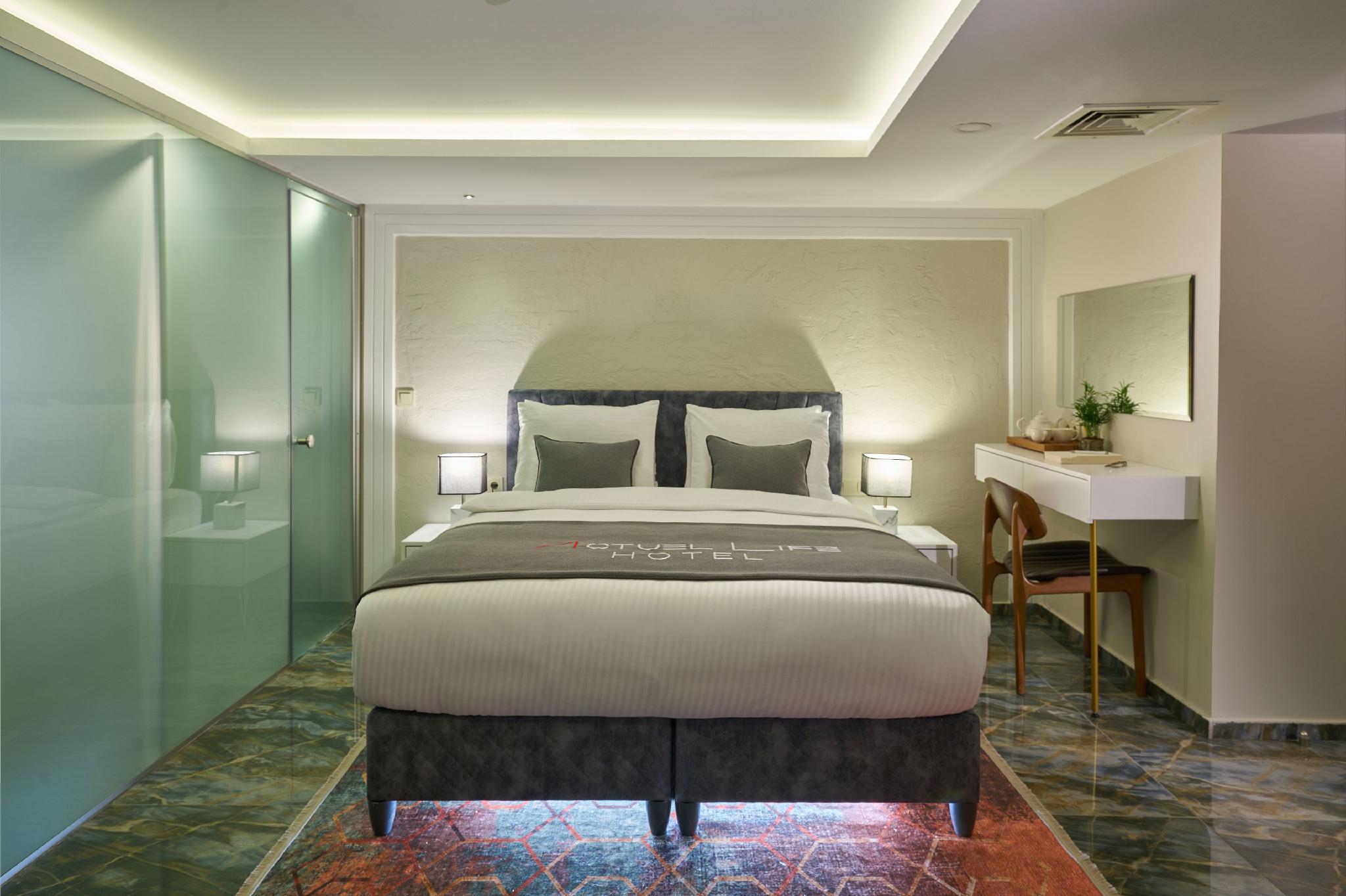 Economy, King Bed