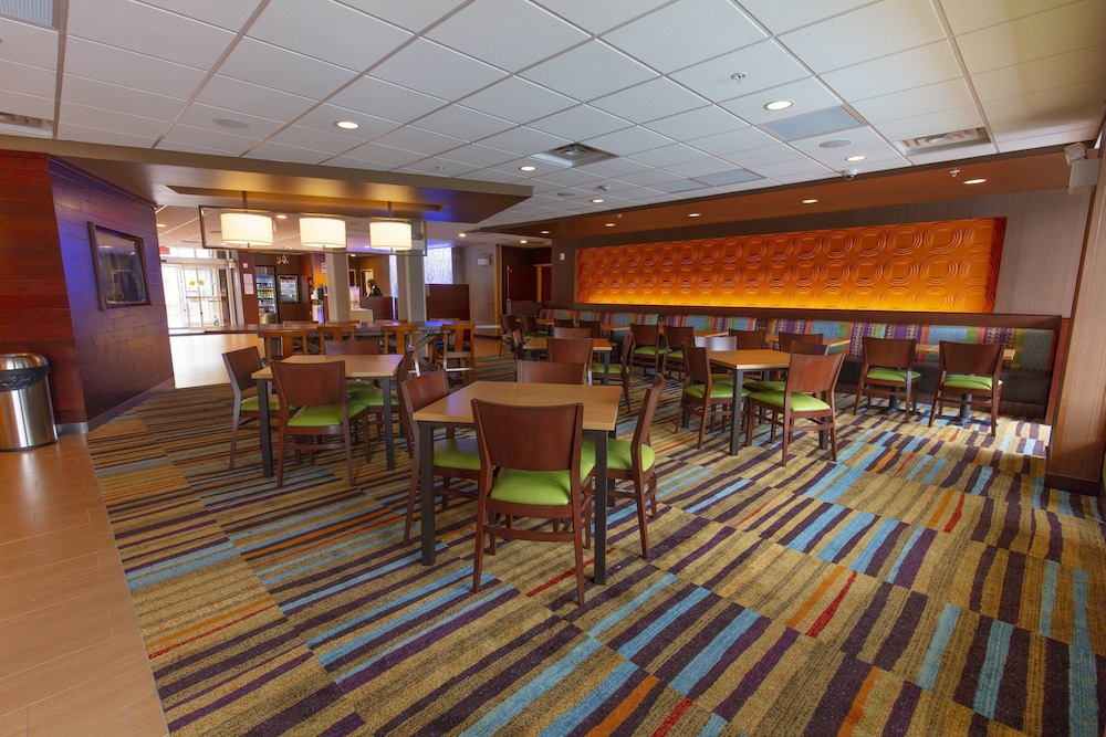 Fairfield Inn And Suites By Marriott Atlanta Woodstock 35/39