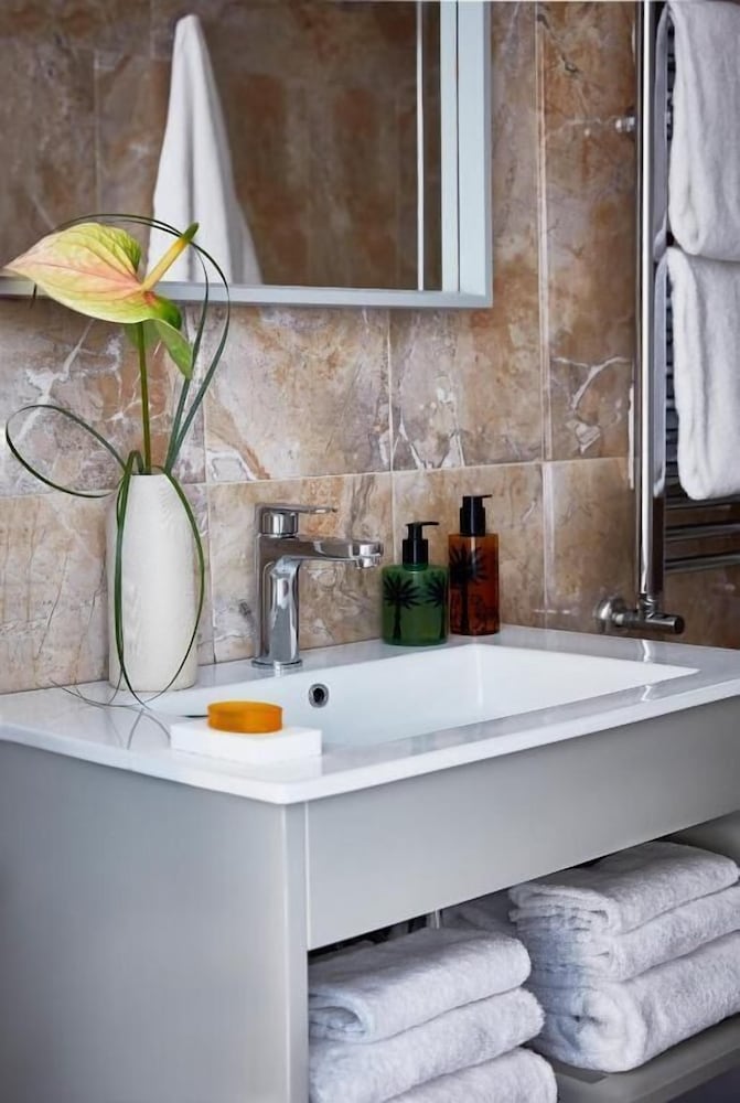 Hotel Vite - By Naman Hotellerie 42/43