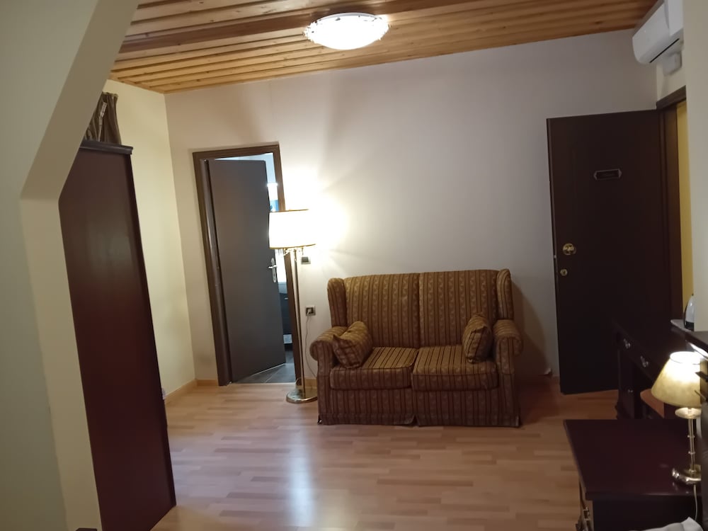 DIAS HOTEL 63/77