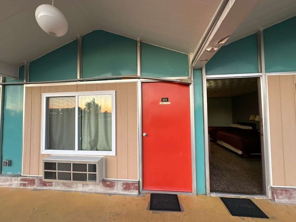 Gray Plaza Motel Benton Rend Lake I-57 23/39