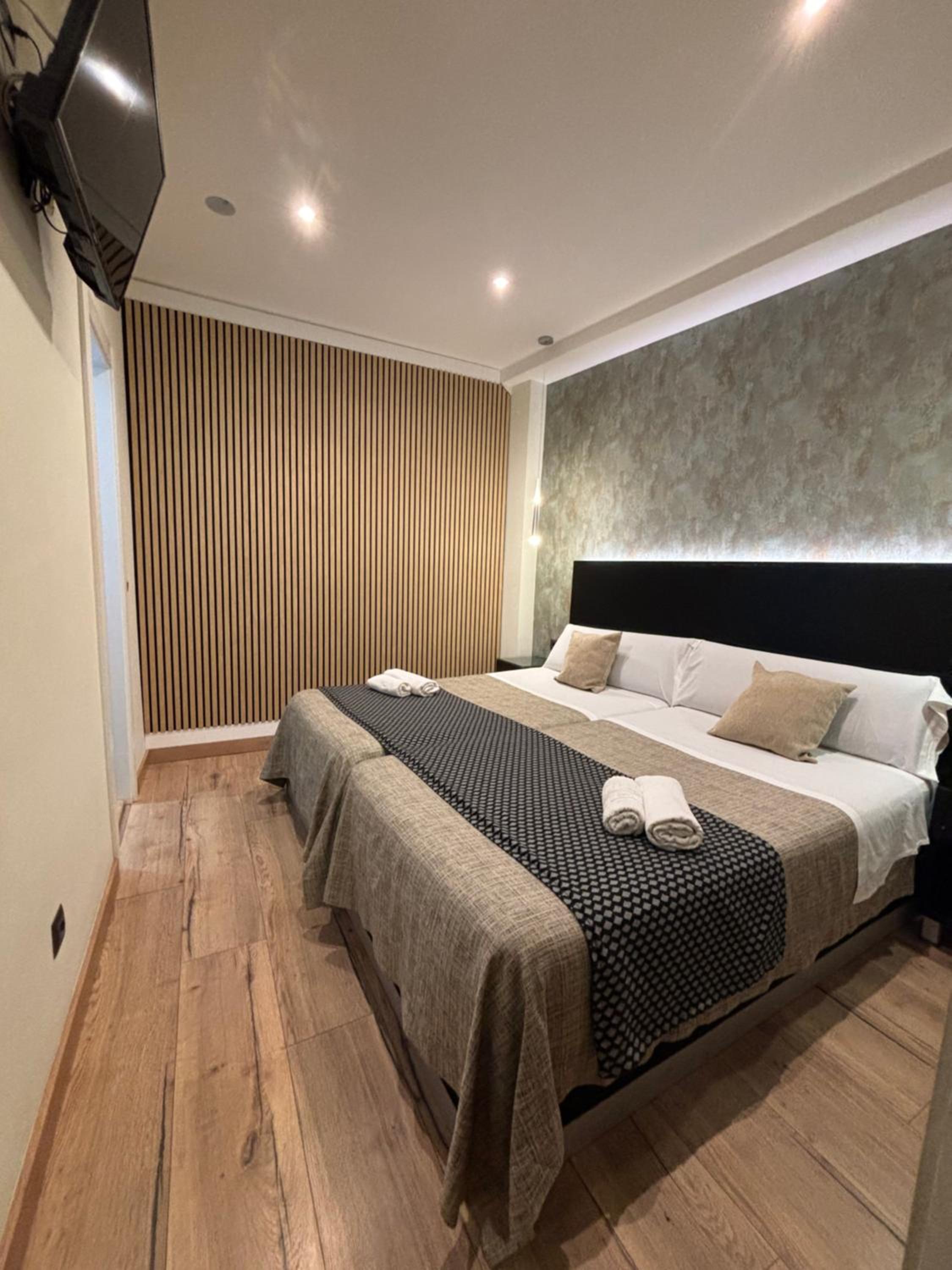 Deluxe, Double Bed