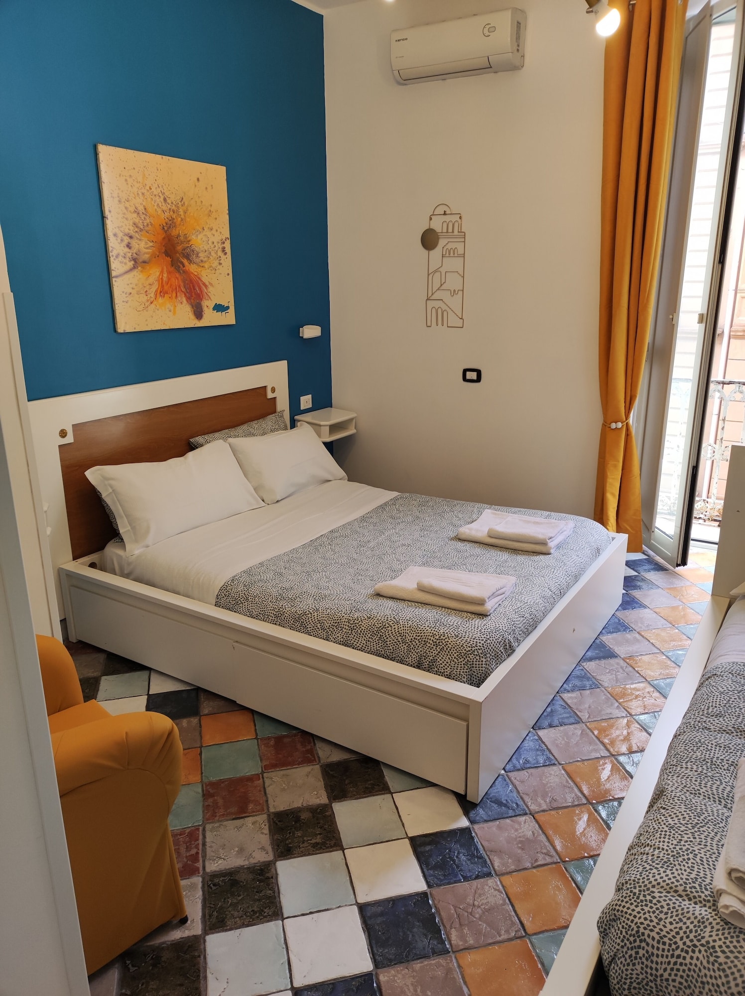 ROOM, TRIPLE