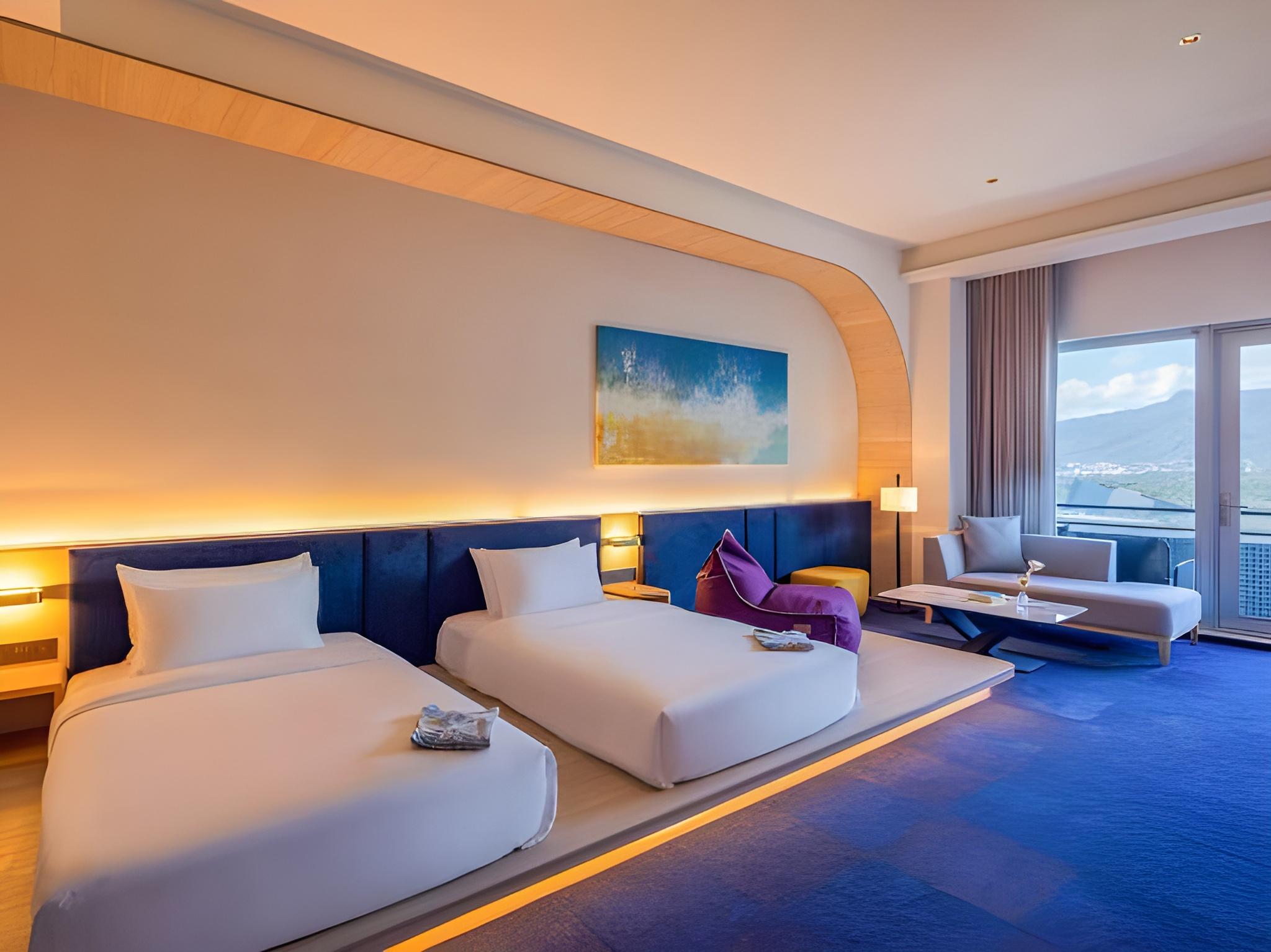 Skyline, Twin Beds, Mountain View