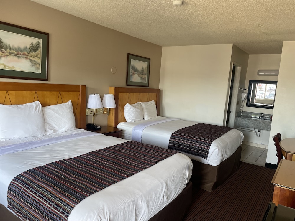Skyway Inn SeaTac 13/58