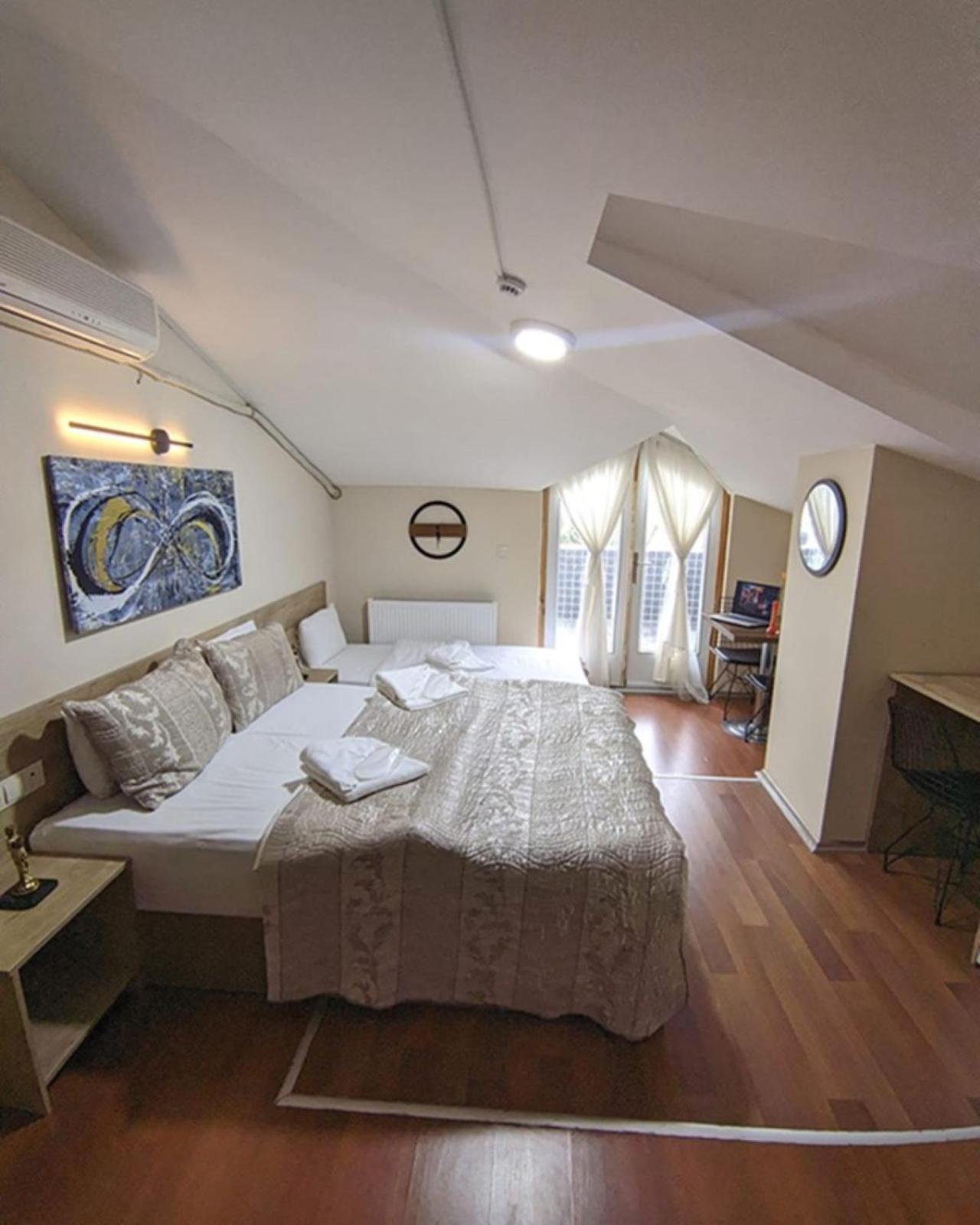 Room, Triple