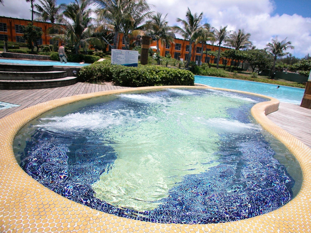 Chateau Beach Resort 72/78
