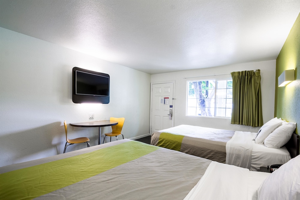 Motel 6 Monterey Downtown 11/66