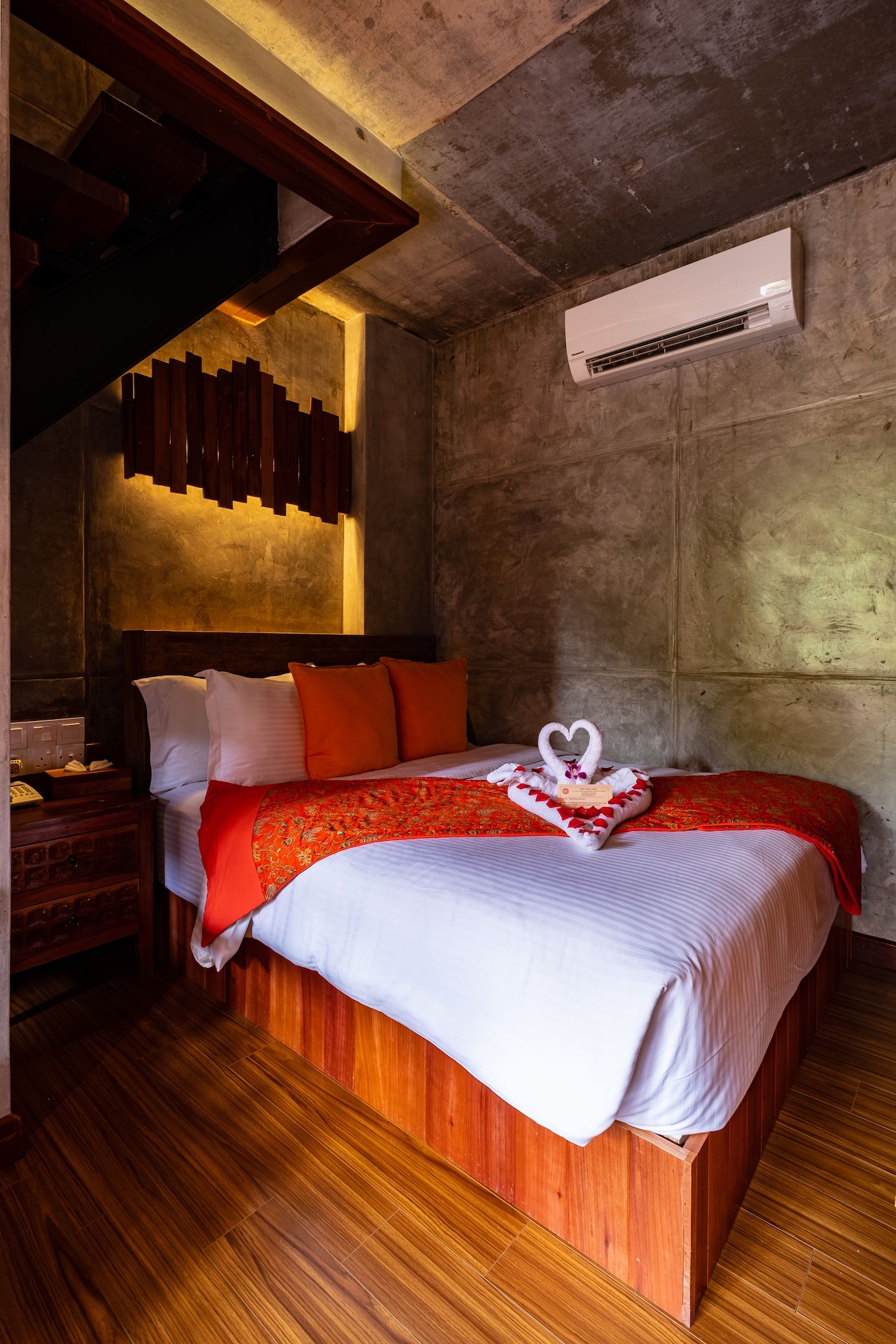 1 BEDROOM, FAMILY SUITE, BATHTUB