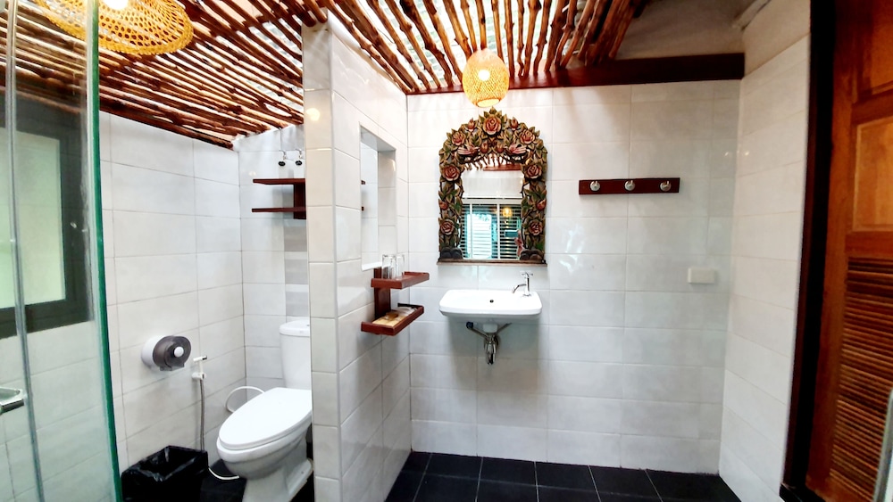 Koh Jum Ocean Beach Resort 50/50