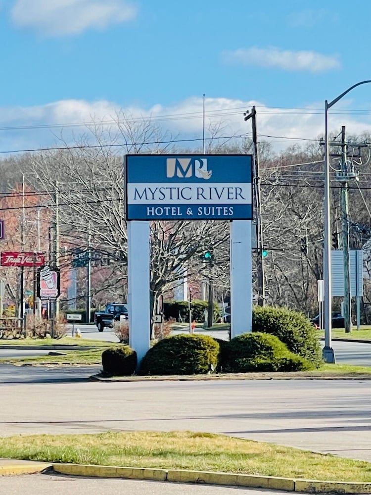 Mystic River Hotel & Suites 1/50