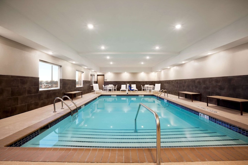 Country Inn & Suites by Radisson, Enid, OK 9/18