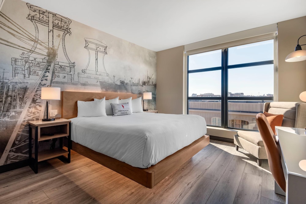 غرفة قياسية بسرير كينج، Cambria Hotel Portland Downtown Old Port 2/4