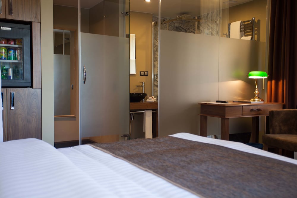 Juliet Rooms & Kitchen 11/36