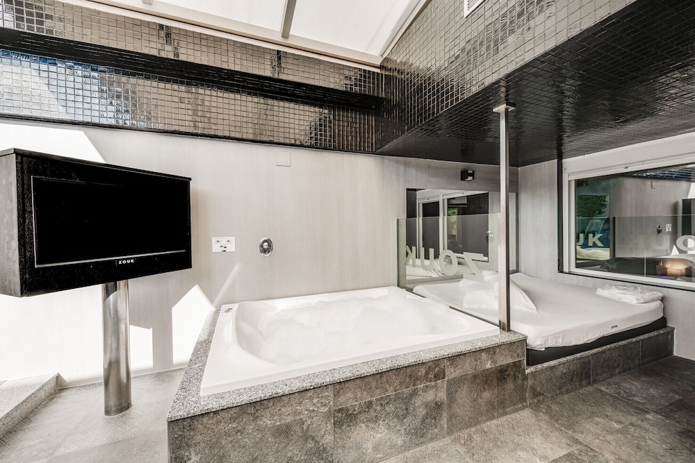 Zouk Hotel 50/50