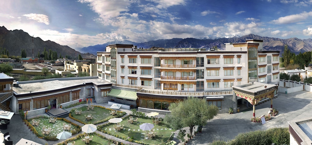The Grand Dragon Ladakh 3/48