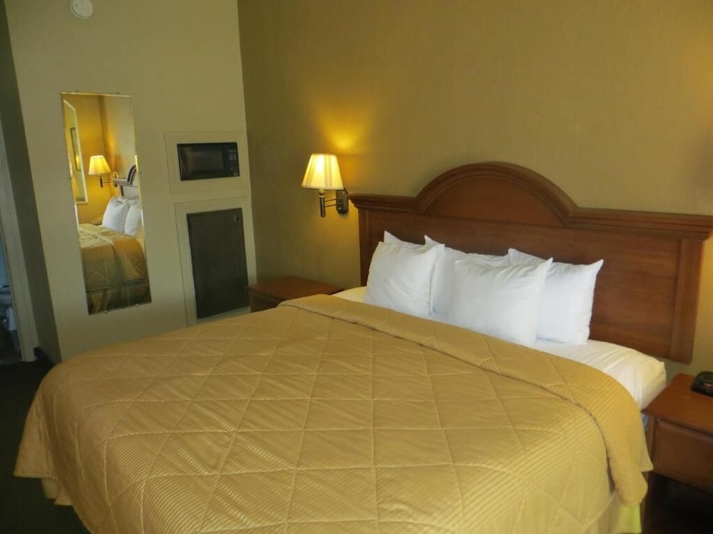 Fairview Inn Suites 17/49
