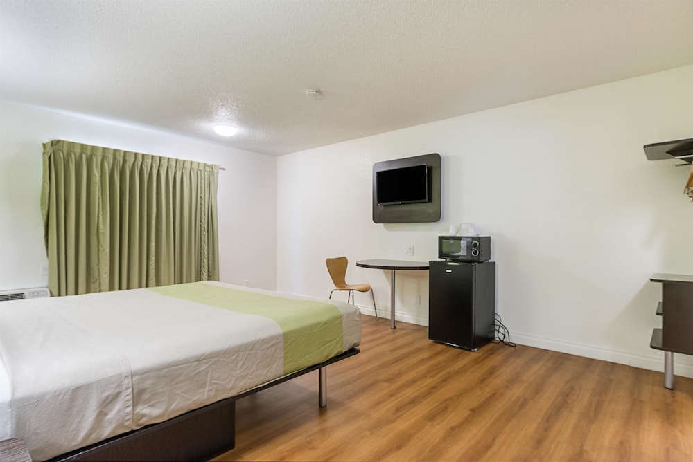 Motel6 Santa Maria, CA - South 25/56