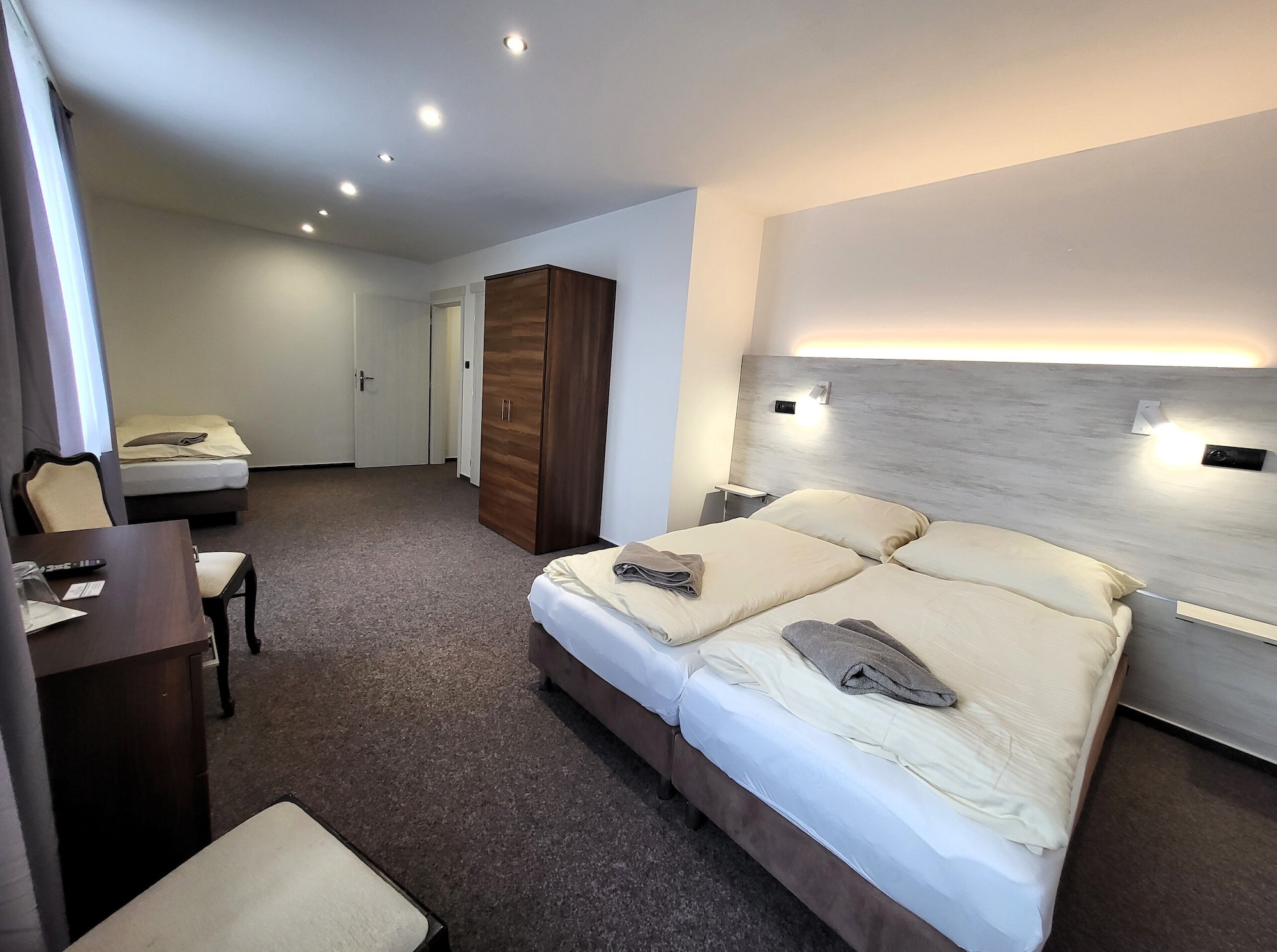 Room, Triple, 1 Queen and 1 Single Bed, Penzion Al Corso 9/10