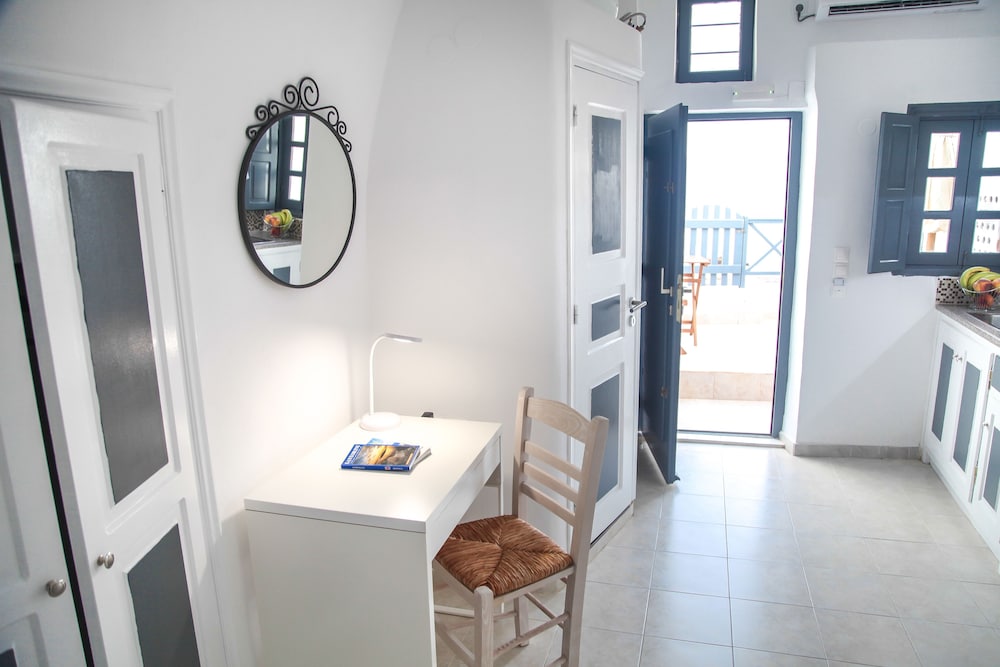 White Side Suites 7/50