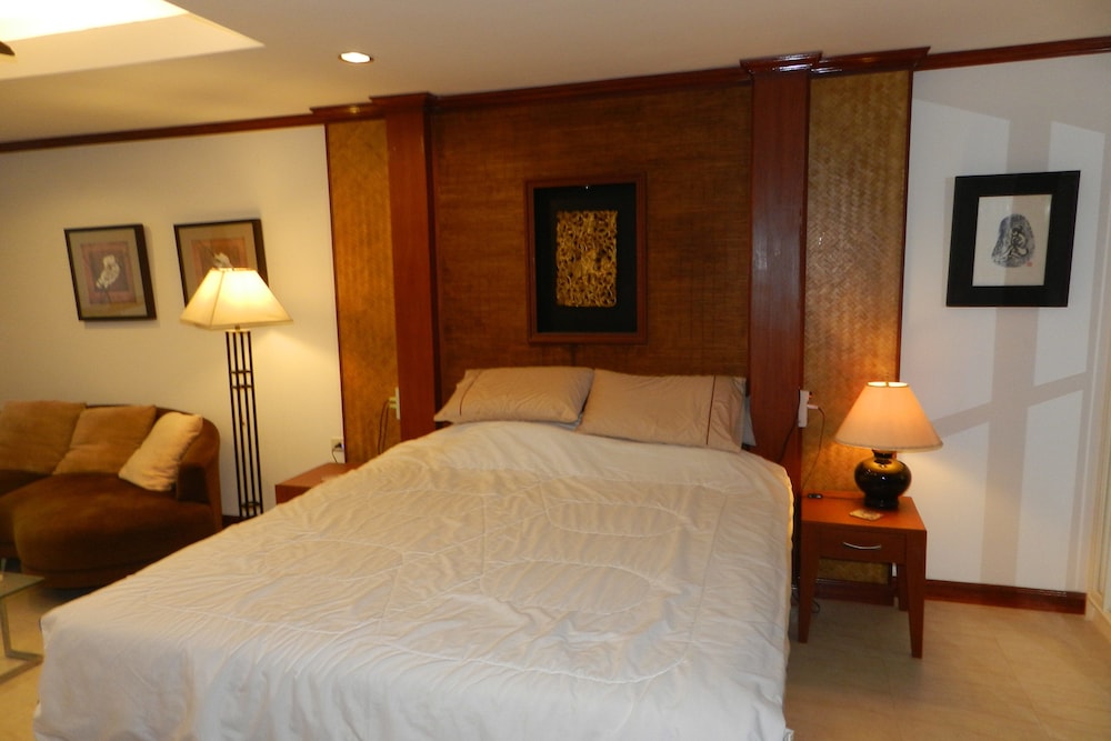 Alex Group Jomtien Plaza Condotel 11/50