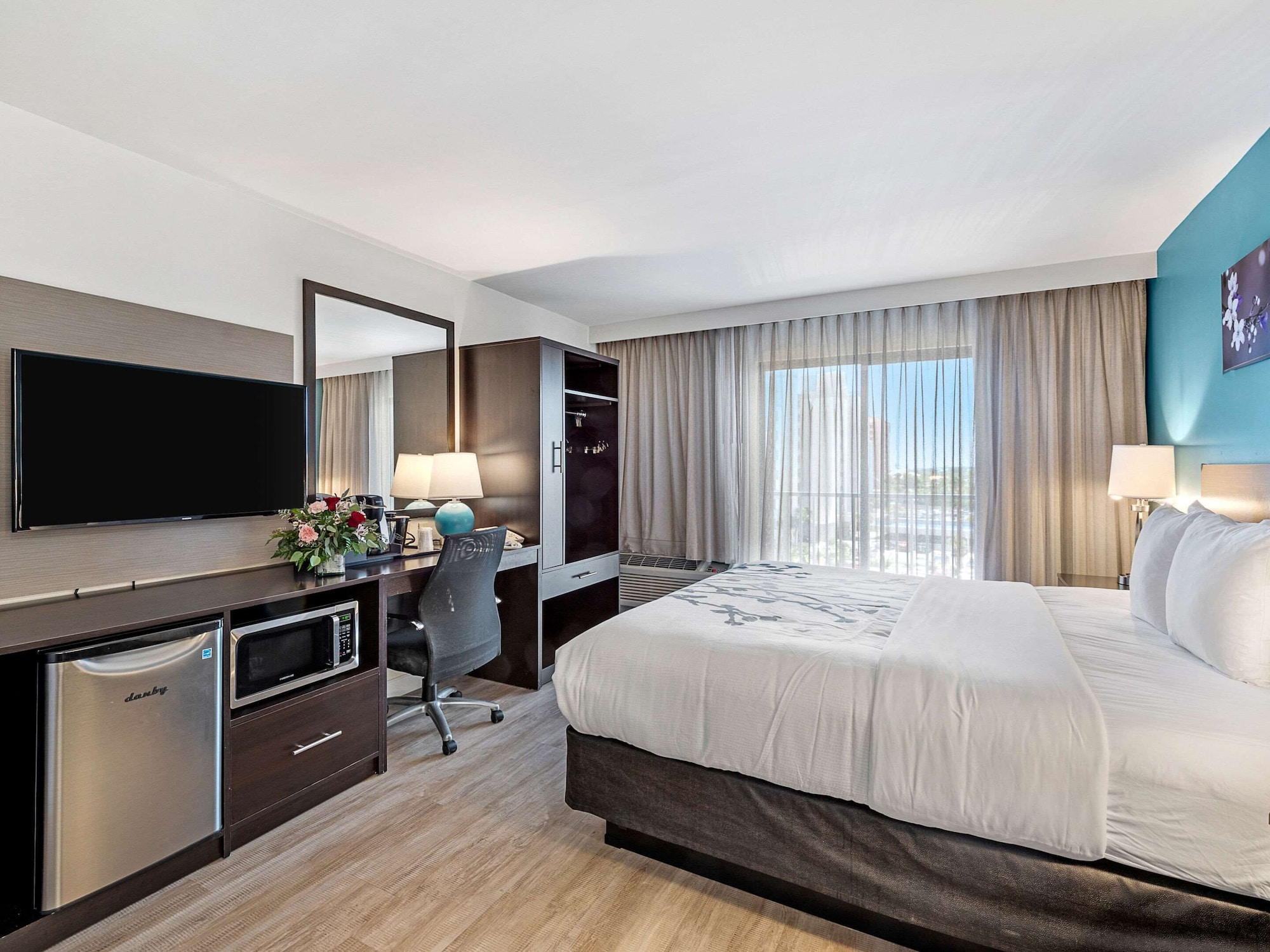 Room, King Bed, Boulevard View