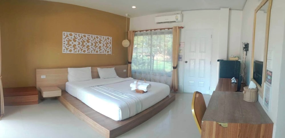 LUXURY, KING BED, CANAL VIEW