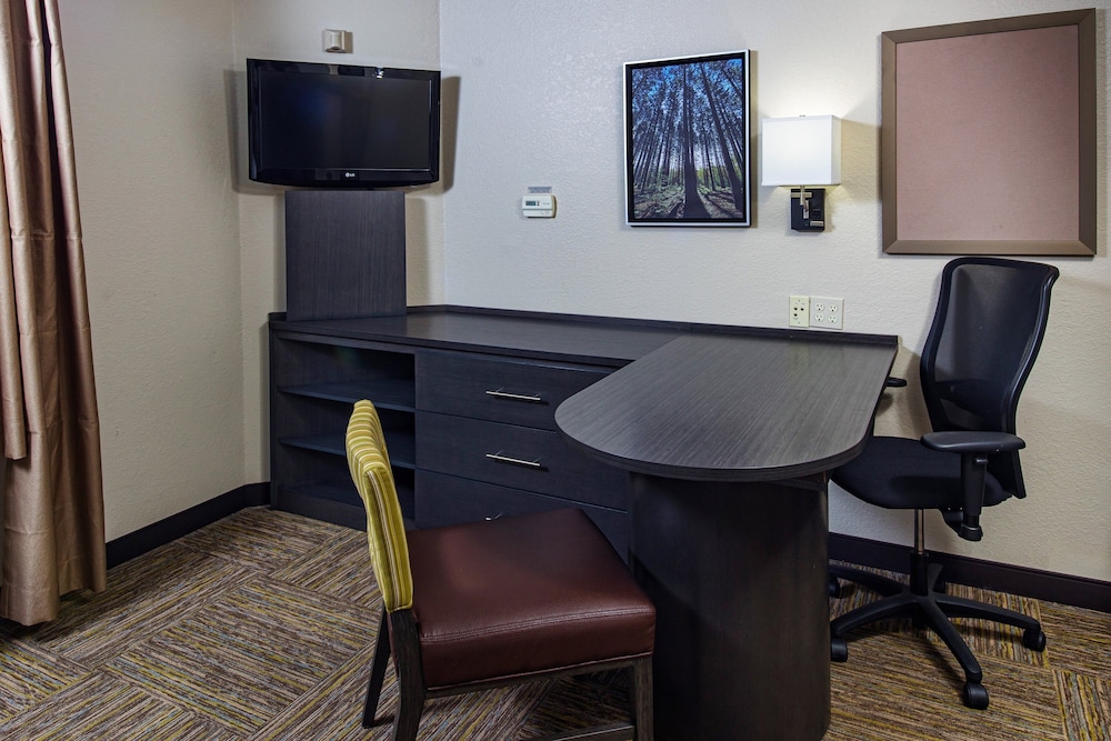 Candlewood Suites Appleton 26/38