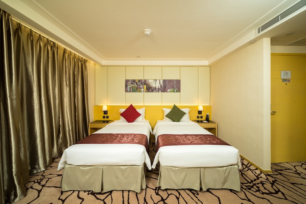 Deluxe, Twin Beds, City View 5/10