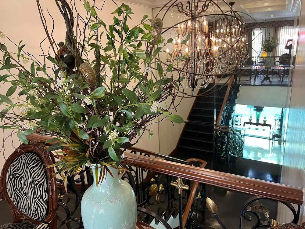 Townhouse OAK Makati Manila Near PNR Pasay Evangelista formerly VIP Suites 38/47