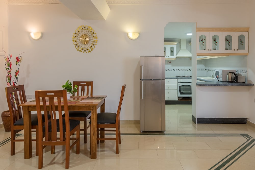Hotel Raha Tower 48/58
