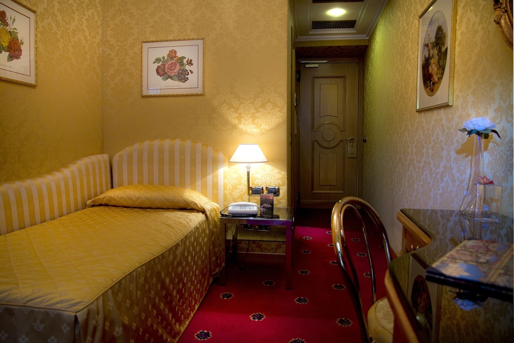 Marcella Royal Hotel - Roof Top Garden 33/60